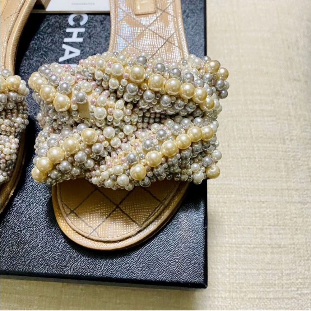 CHANEL AUTHENTIC CASCADE OF PEARLS MULES - Picture 2 of 13